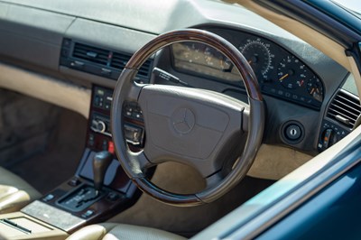 Lot 8 - 1996 Mercedes-Benz SL 320