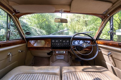 Lot 69 - 1969 Daimler V8-250
