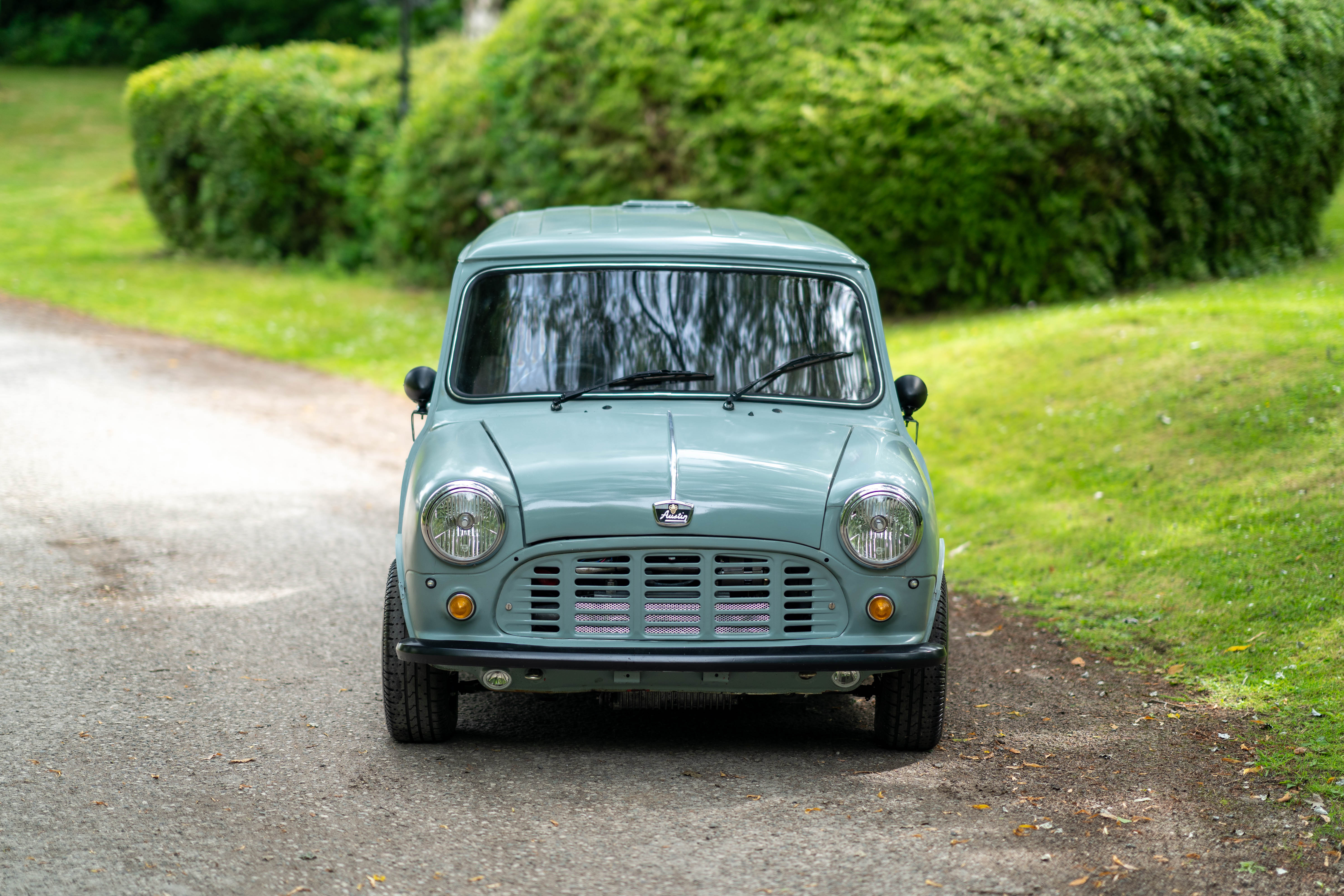 Lot 49 - 1984 Mini 95 Van