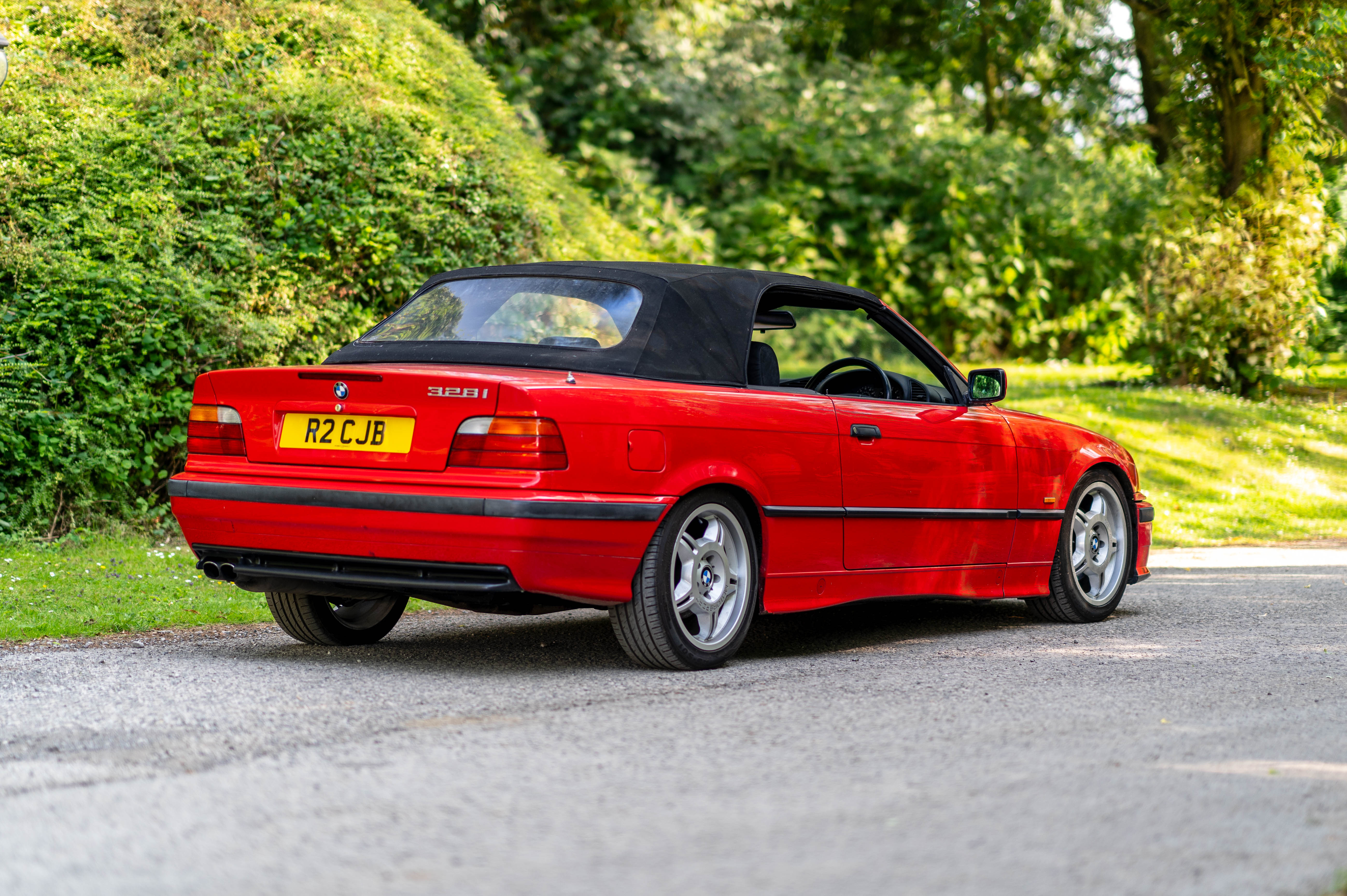 Lot 41 - 1997 BMW 328i Convertible