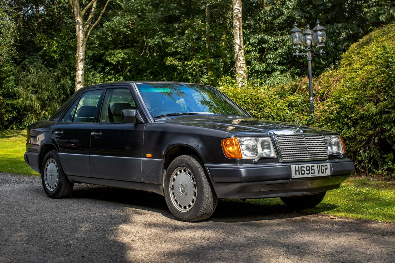 Lot 97 - 1990 Mercedes-Benz 300 E 4matic