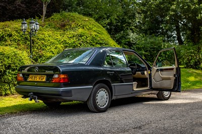 Lot 97 - 1990 Mercedes-Benz 300 E 4matic