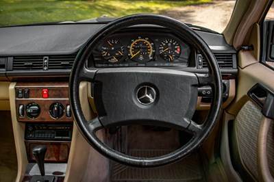 Lot 97 - 1990 Mercedes-Benz 300 E 4matic