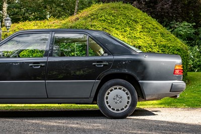 Lot 97 - 1990 Mercedes-Benz 300 E 4matic