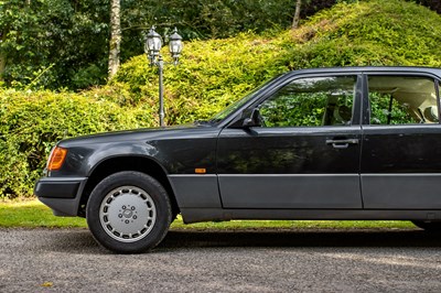 Lot 97 - 1990 Mercedes-Benz 300 E 4matic