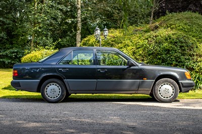 Lot 97 - 1990 Mercedes-Benz 300 E 4matic