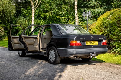 Lot 97 - 1990 Mercedes-Benz 300 E 4matic