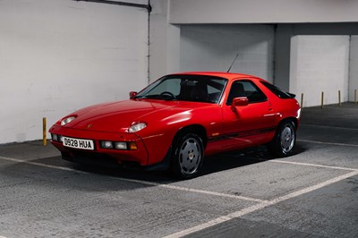 Lot 114 - 1986 Porsche 928 S2