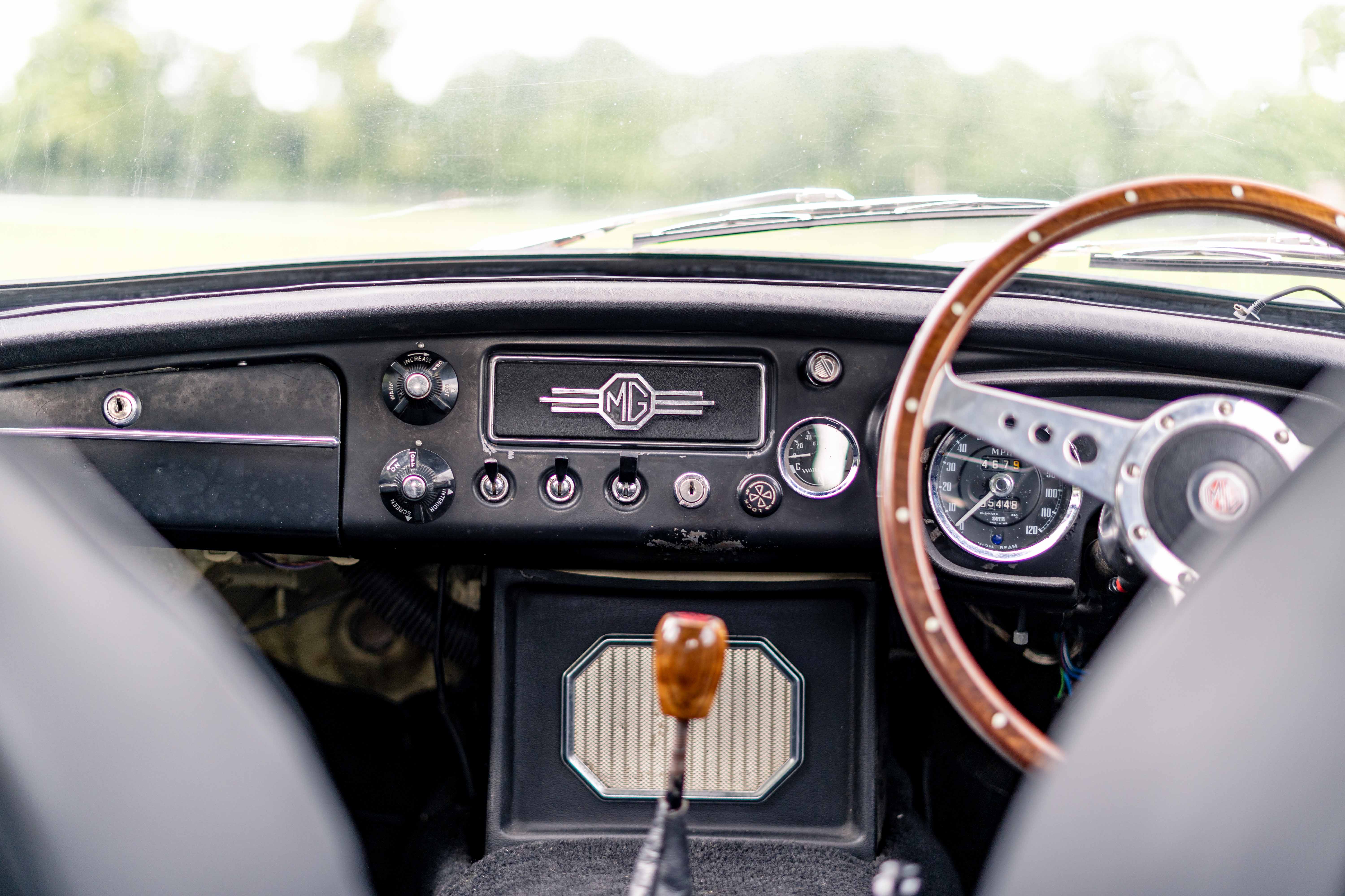 MG MGB and MGB GT Centre Console 1970 Onwards main image 0