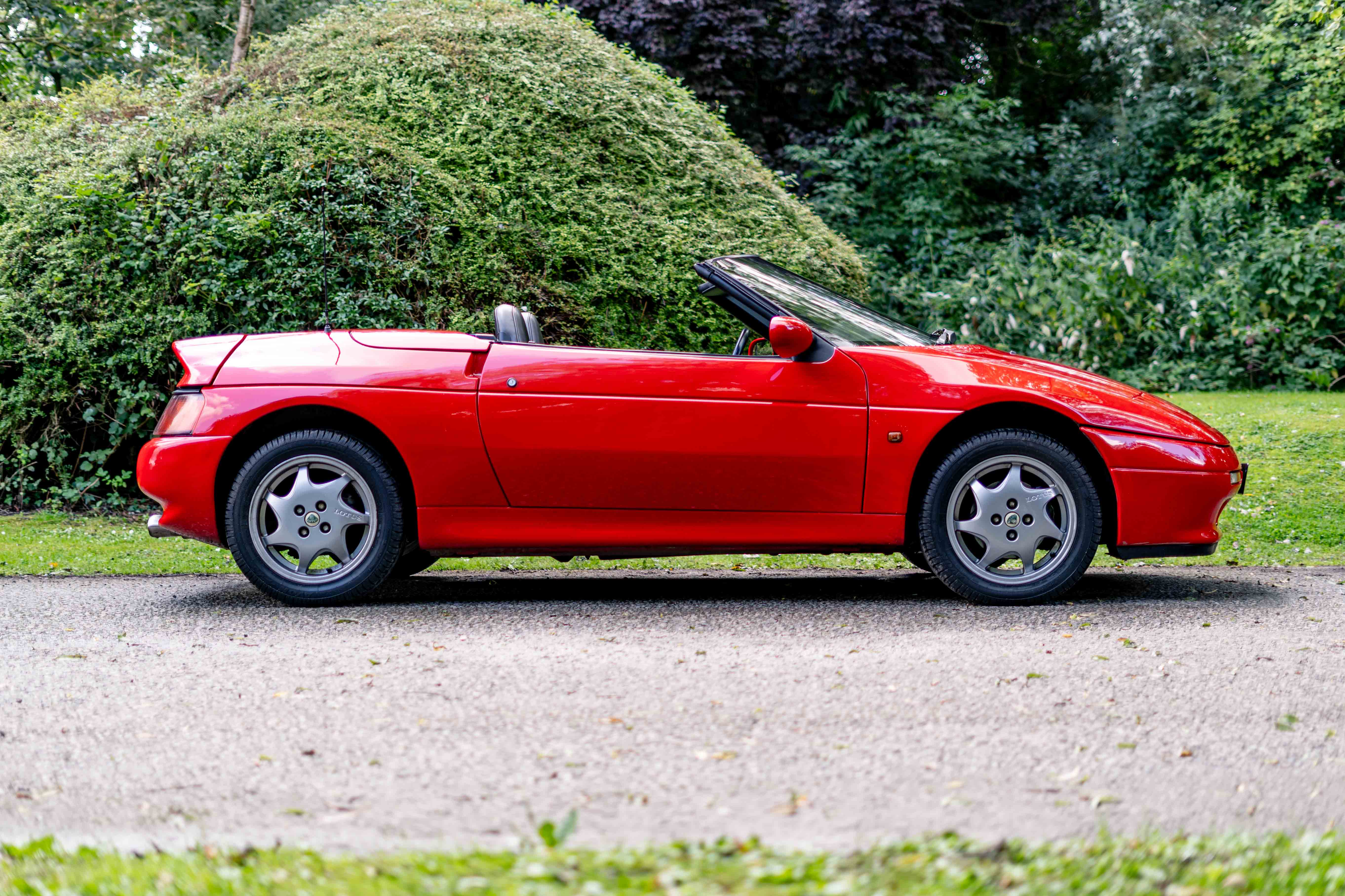 1/18 LOTUS ELAN S/E COUPE レッド 1:18 AUTOart Lotus Elan S/E Coupé - YouTube