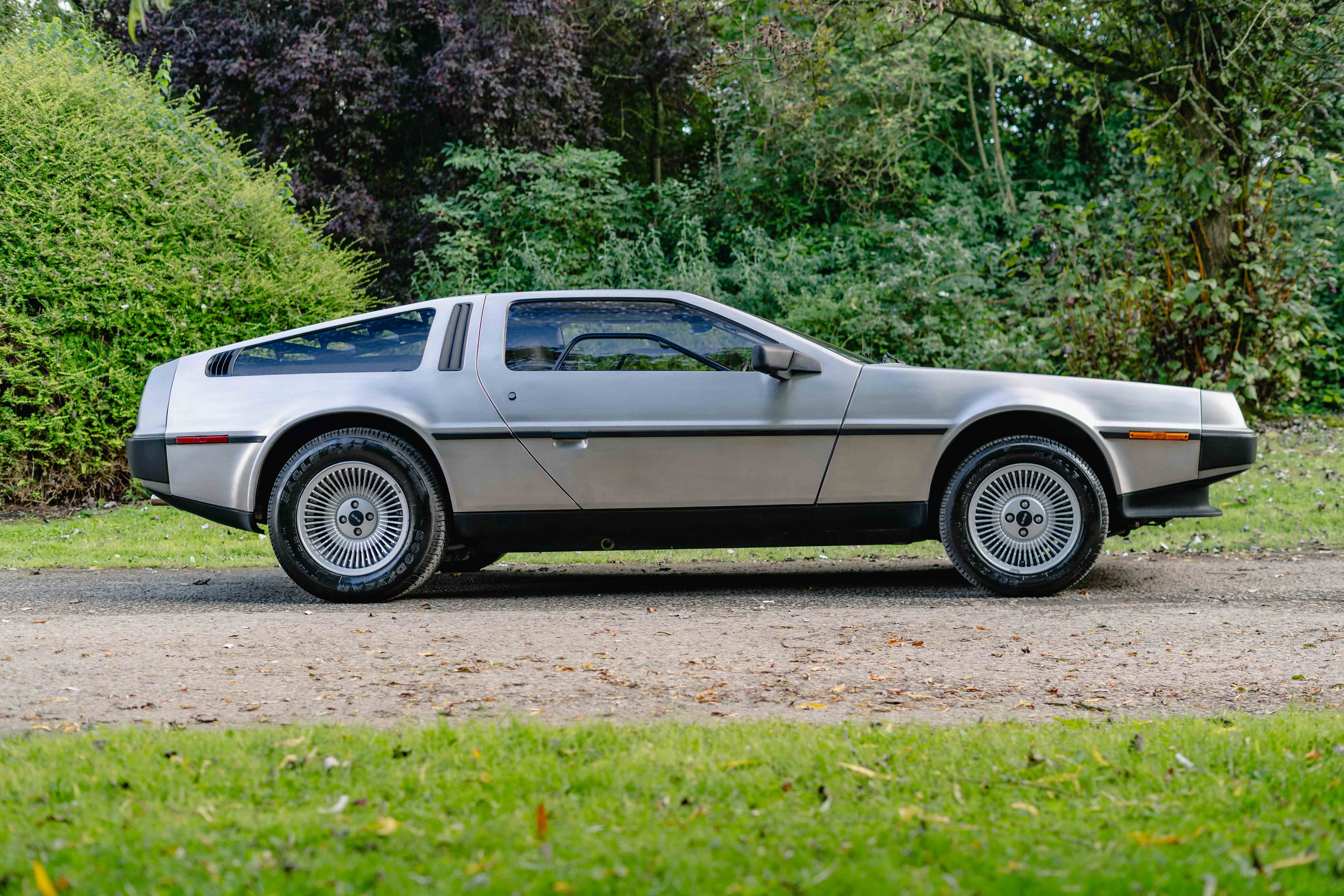 Delorian Window Lot 54 - 1982 Delorean DMC-12