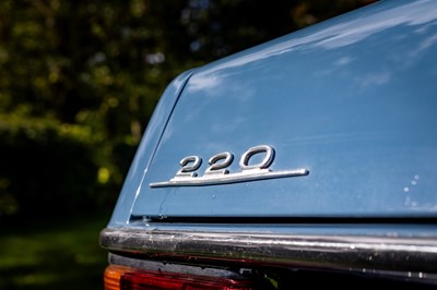 Lot 18 - 1971 Mercedes Benz 220