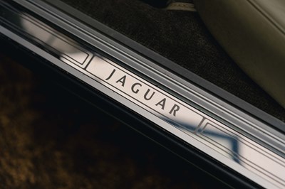 Lot 17 - 1990 Jaguar XJ40