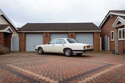 Lot 1 - 1986 Jaguar Sovereign V12 HE