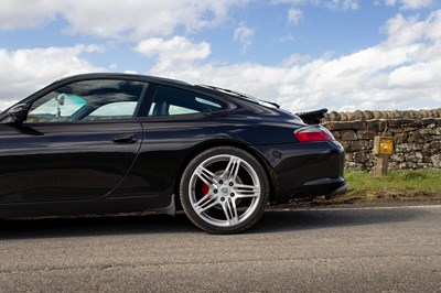 Lot 76 - 2003 Porsche 911 Carrera