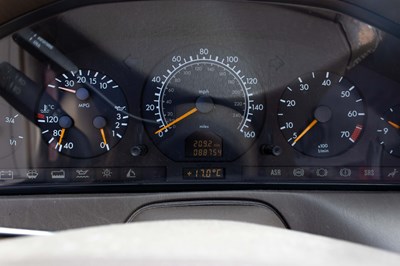 Lot 60 - 1997 Mercedes 320SL
