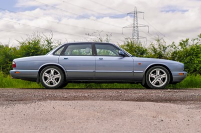 Lot 43 - 2002 Jaguar XJ8 Sport