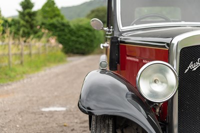 Lot 29 - 1933 Austin 10/4 Saloon