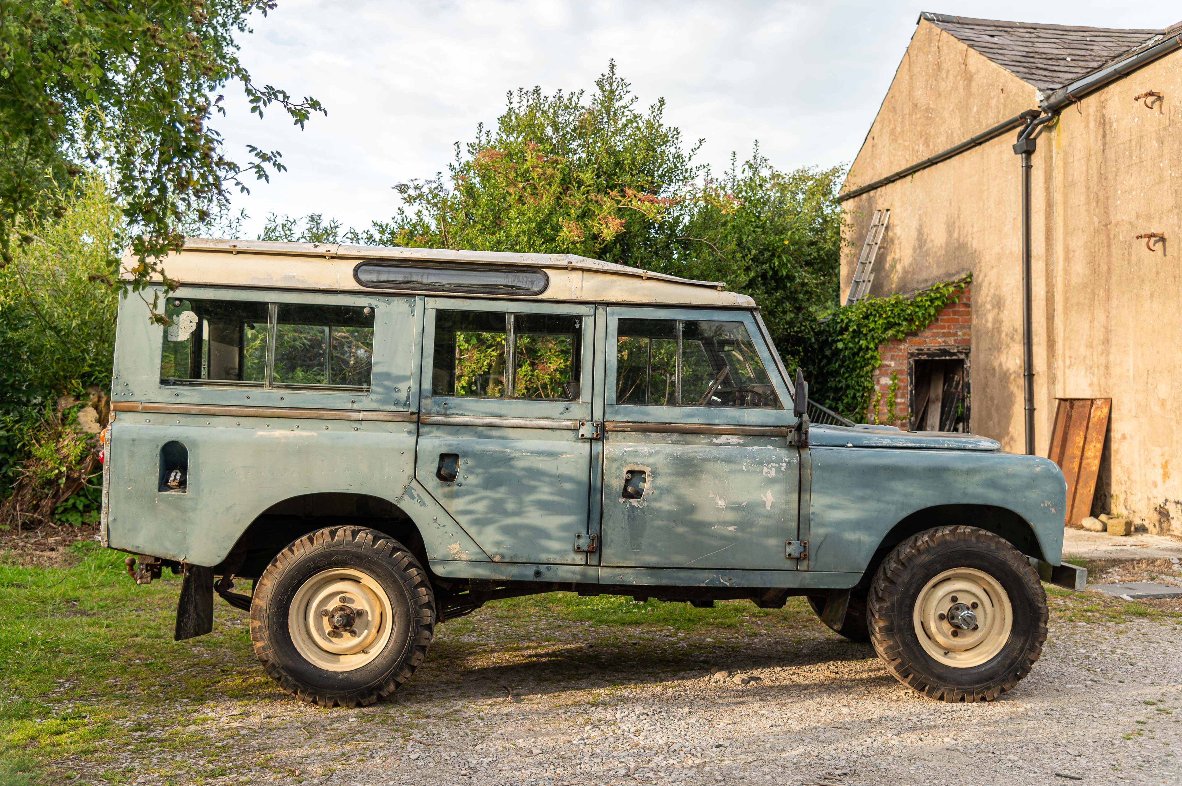 1972 Land Rover Lot 22 - 1977 Land Rover Series III 109