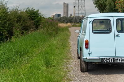 Lot 18 - 1981 Mini Van