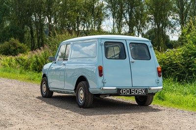 Lot 18 - 1981 Mini Van