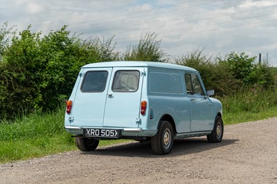 Lot 18 - 1981 Mini Van