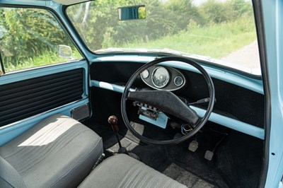 Lot 18 - 1981 Mini Van