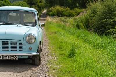 Lot 18 - 1981 Mini Van