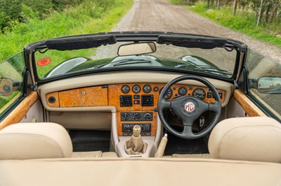 Lot 82 - 1994 MG RV8