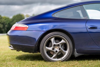 Lot 65 - 2001 Porsche 911 Carrera 2