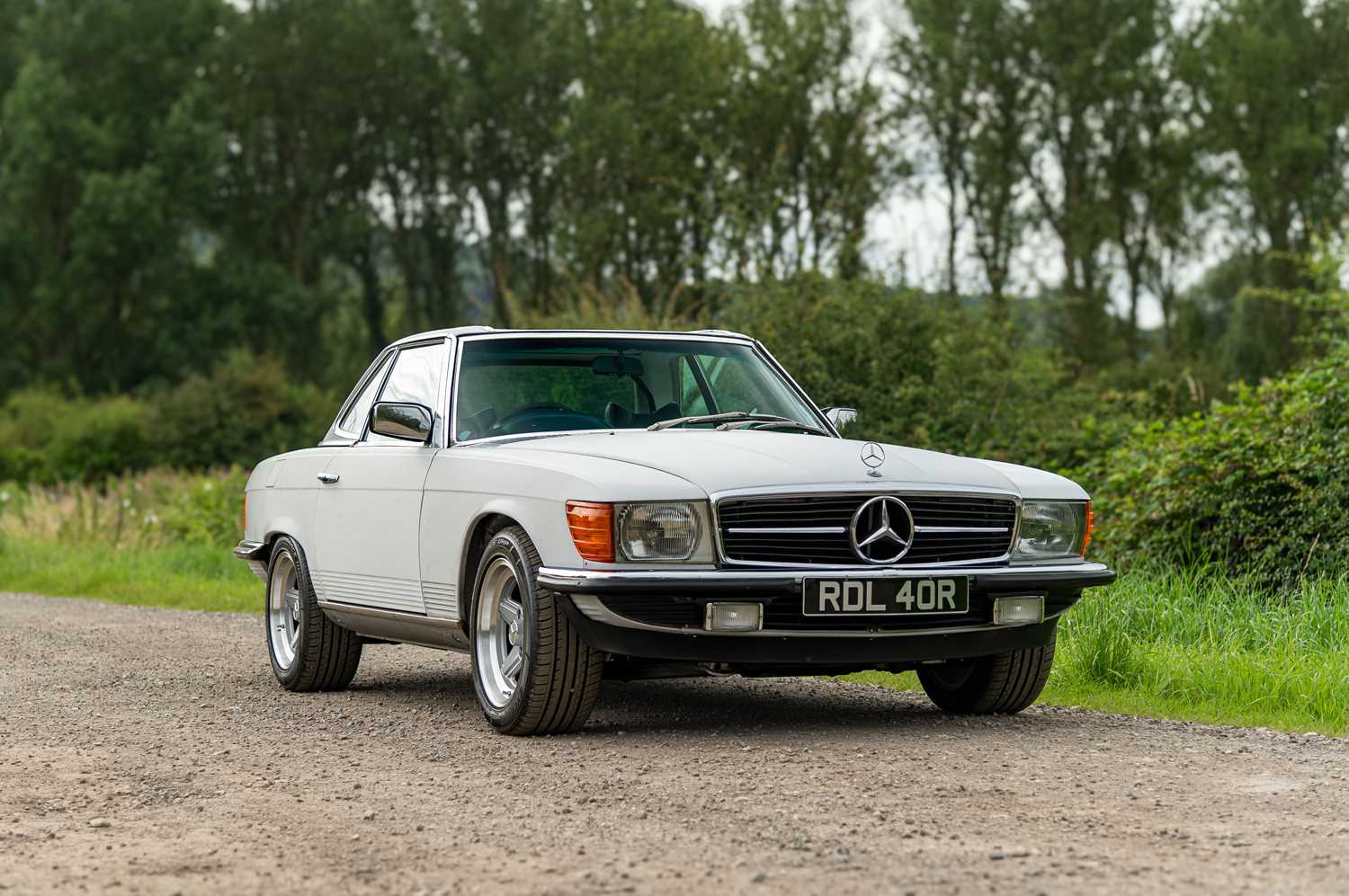 Lot 60 - 1977 Mercedes SL350