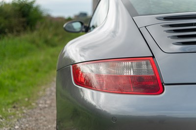 Lot 66 - 2005 Porsche 911 Carrera 2S