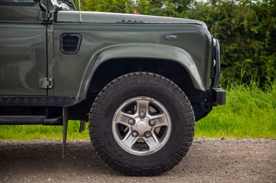 Lot 25 - 2004 Land Rover Defender TD5