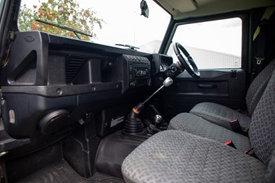 Lot 25 - 2004 Land Rover Defender TD5