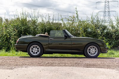 Lot 14 - 1996 MG RV8