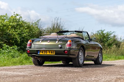 Lot 14 - 1996 MG RV8