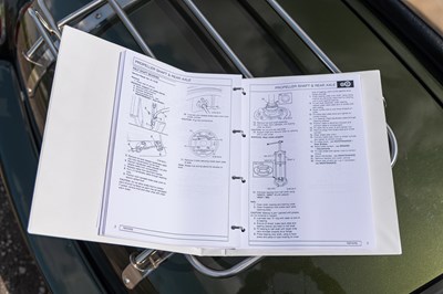 Lot 14 - 1996 MG RV8