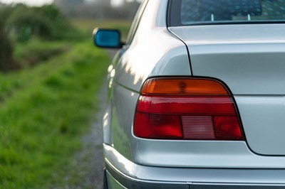 Lot 33 - 2000 BMW 520i SE