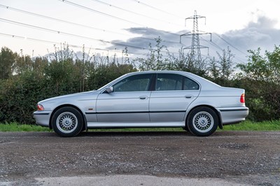 Lot 33 - 2000 BMW 520i SE