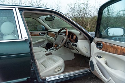 Lot 20 - 2001 Jaguar XJ8 Executive