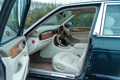 Lot 20 - 2001 Jaguar XJ8 Executive