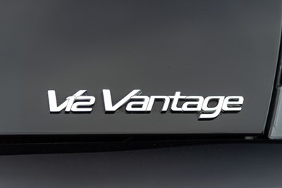 Lot 76 - 2010 Aston Martin V12 Vantage