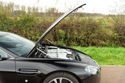 Lot 76 - 2010 Aston Martin V12 Vantage