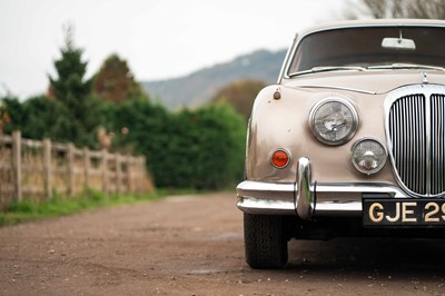 Lot 22 - 1969 Daimler 250 V8