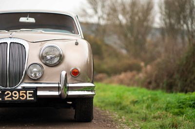 Lot 22 - 1969 Daimler 250 V8