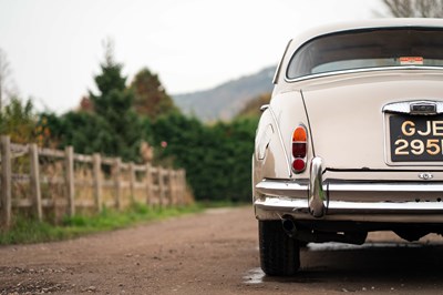 Lot 22 - 1969 Daimler 250 V8