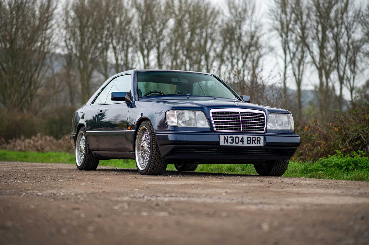 Lot 64 - 1996 Mercedes E220 Coupe