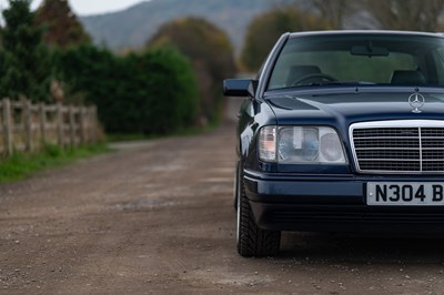 Lot 64 - 1996 Mercedes E220 Coupe