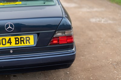 Lot 64 - 1996 Mercedes E220 Coupe