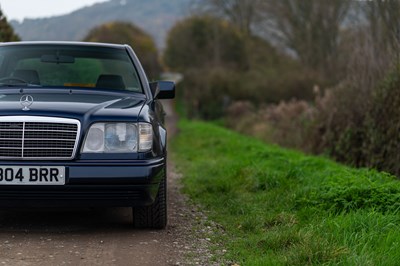 Lot 64 - 1996 Mercedes E220 Coupe